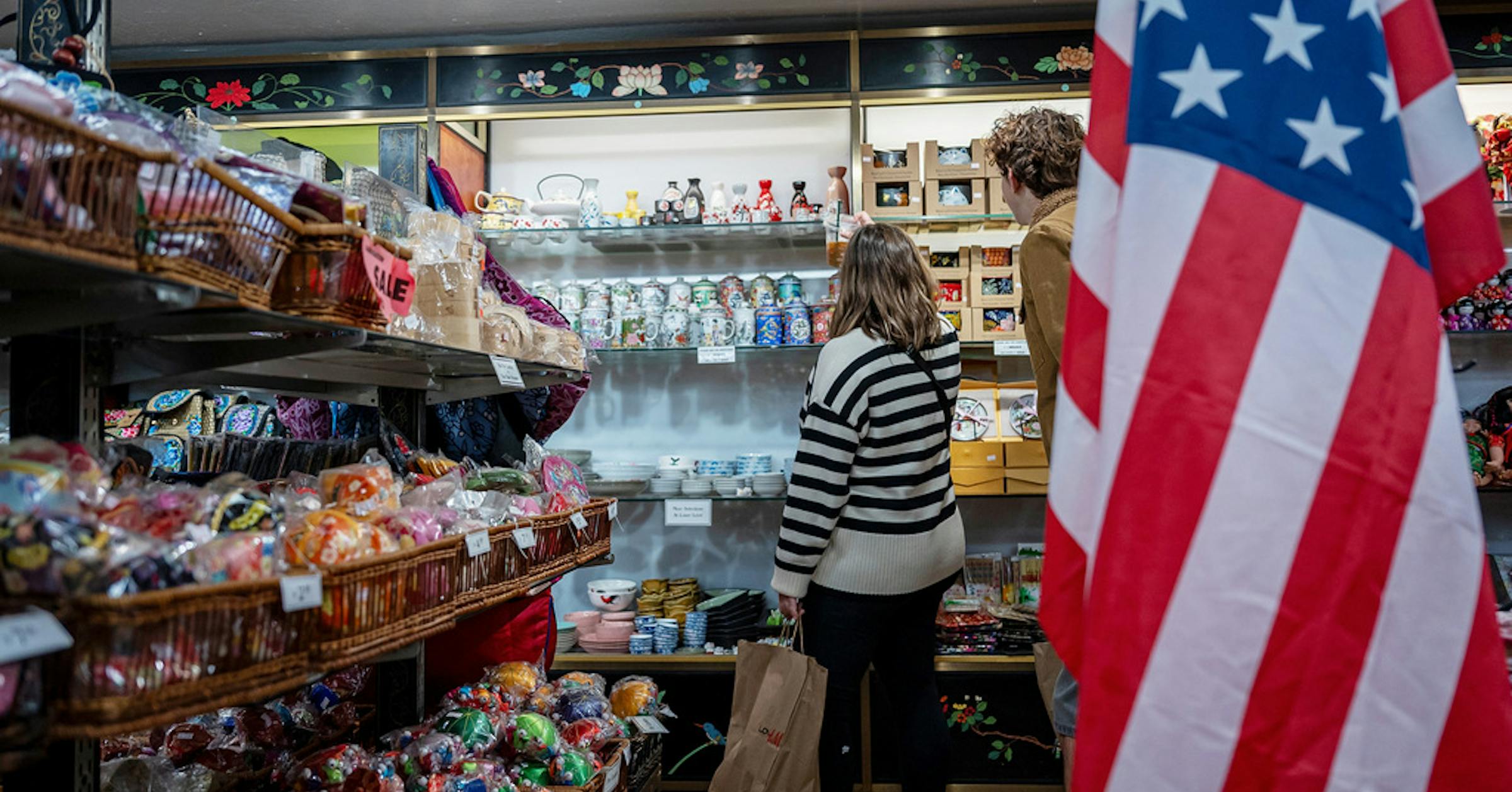 us-economy-shrinks-q1-2023-8868.jpeg