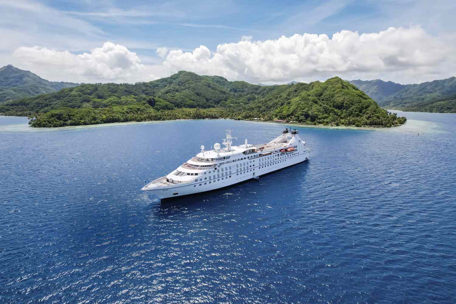 cruise-ship-exclusive-club-food-wine-1266.jpeg