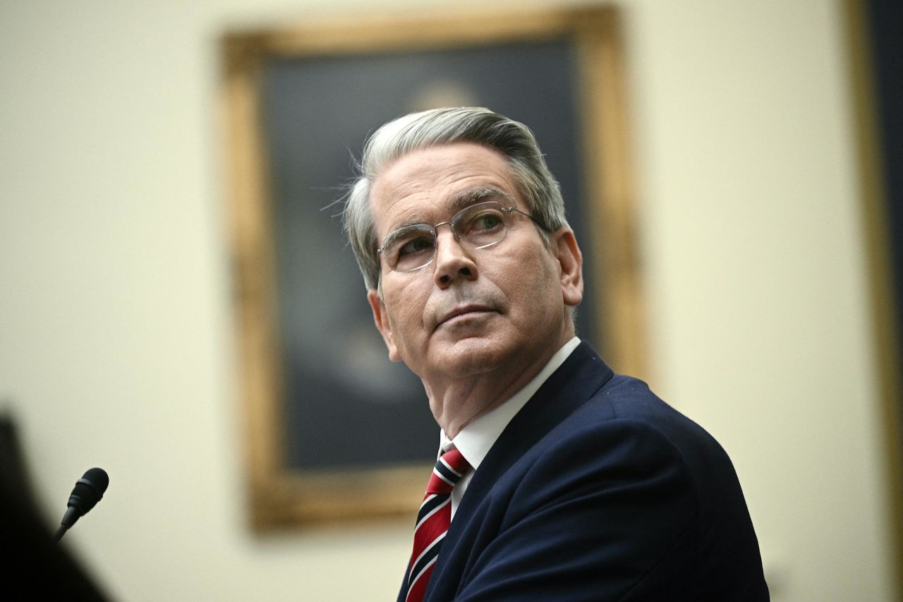 fed-holds-rates-steady-stagflation-risks-cnn-7253.jpeg