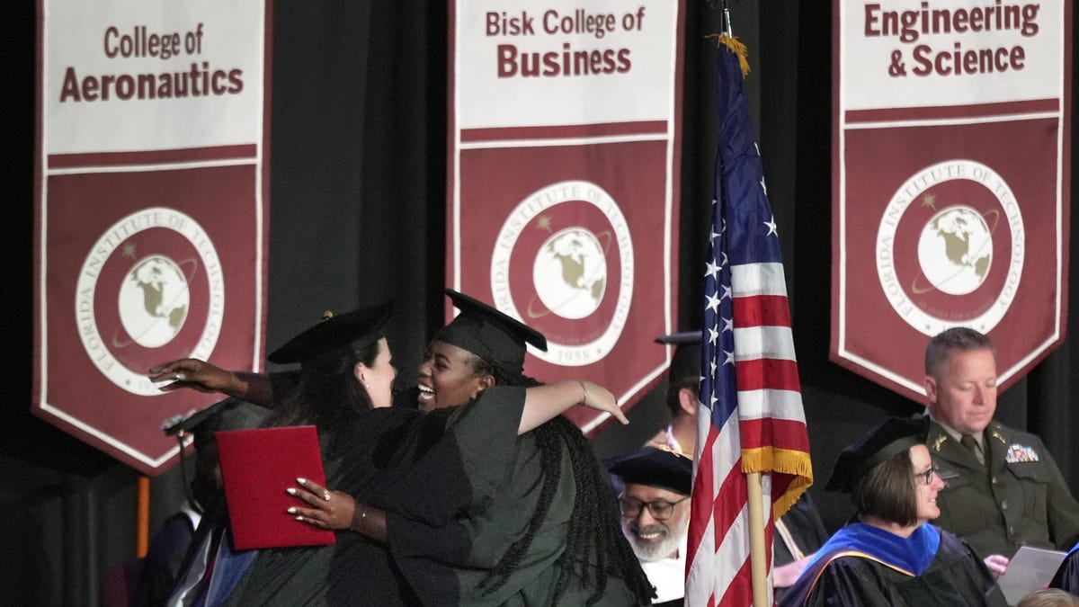 fit-spring-commencement-2023-6614.jpeg