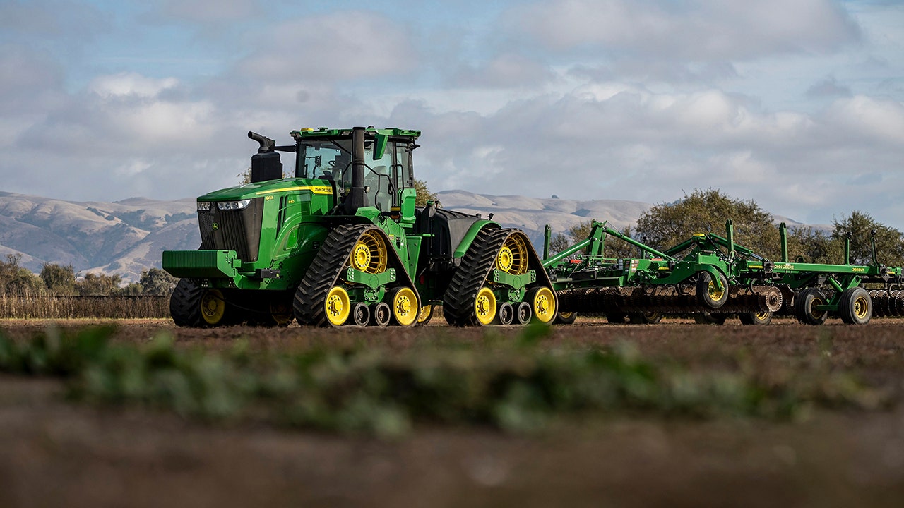 john-deere-autonomous-tractors-3702.jpeg