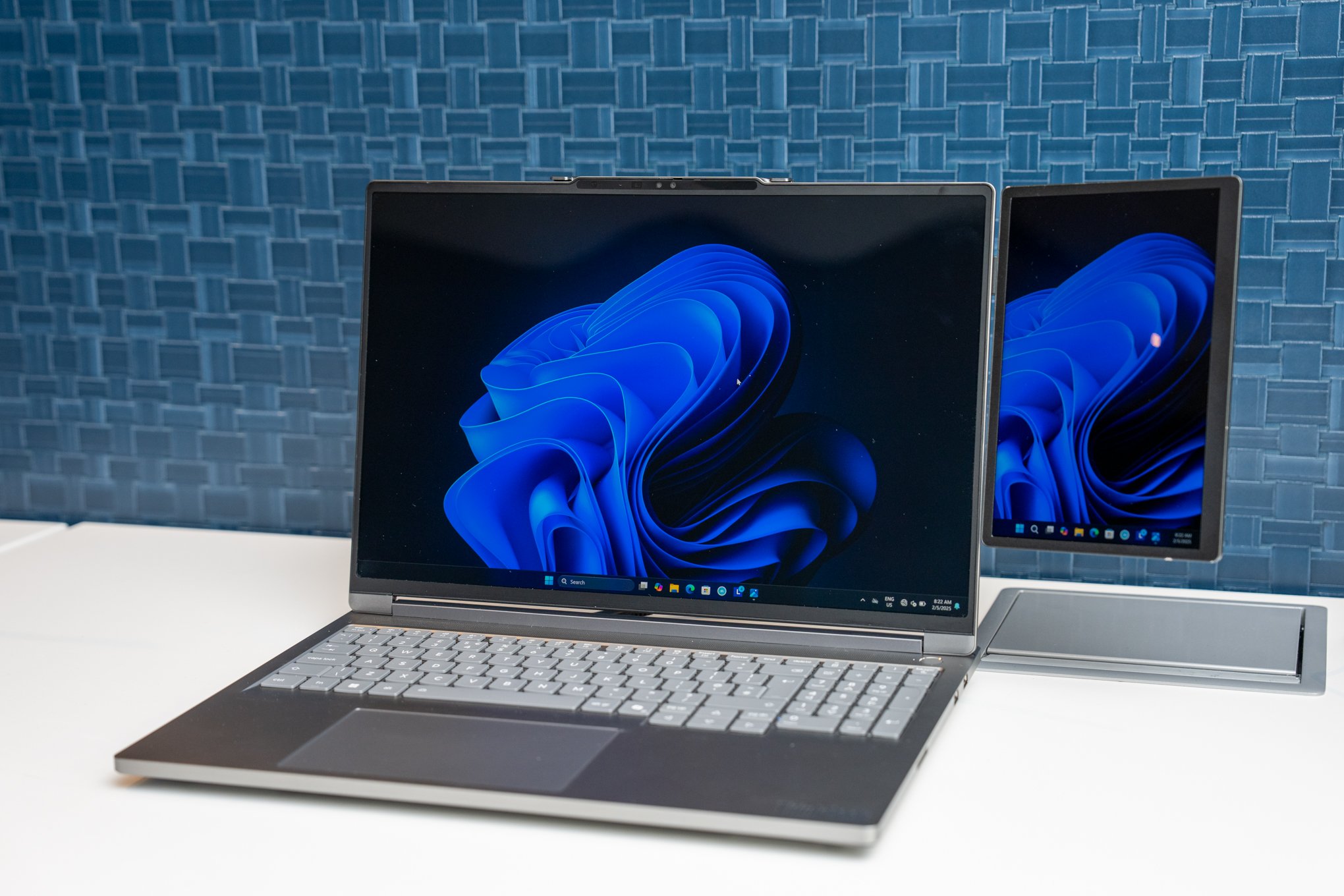 lenovo-gaming-laptop-2d-3d-screen-carbon-fiber-1243.jpeg