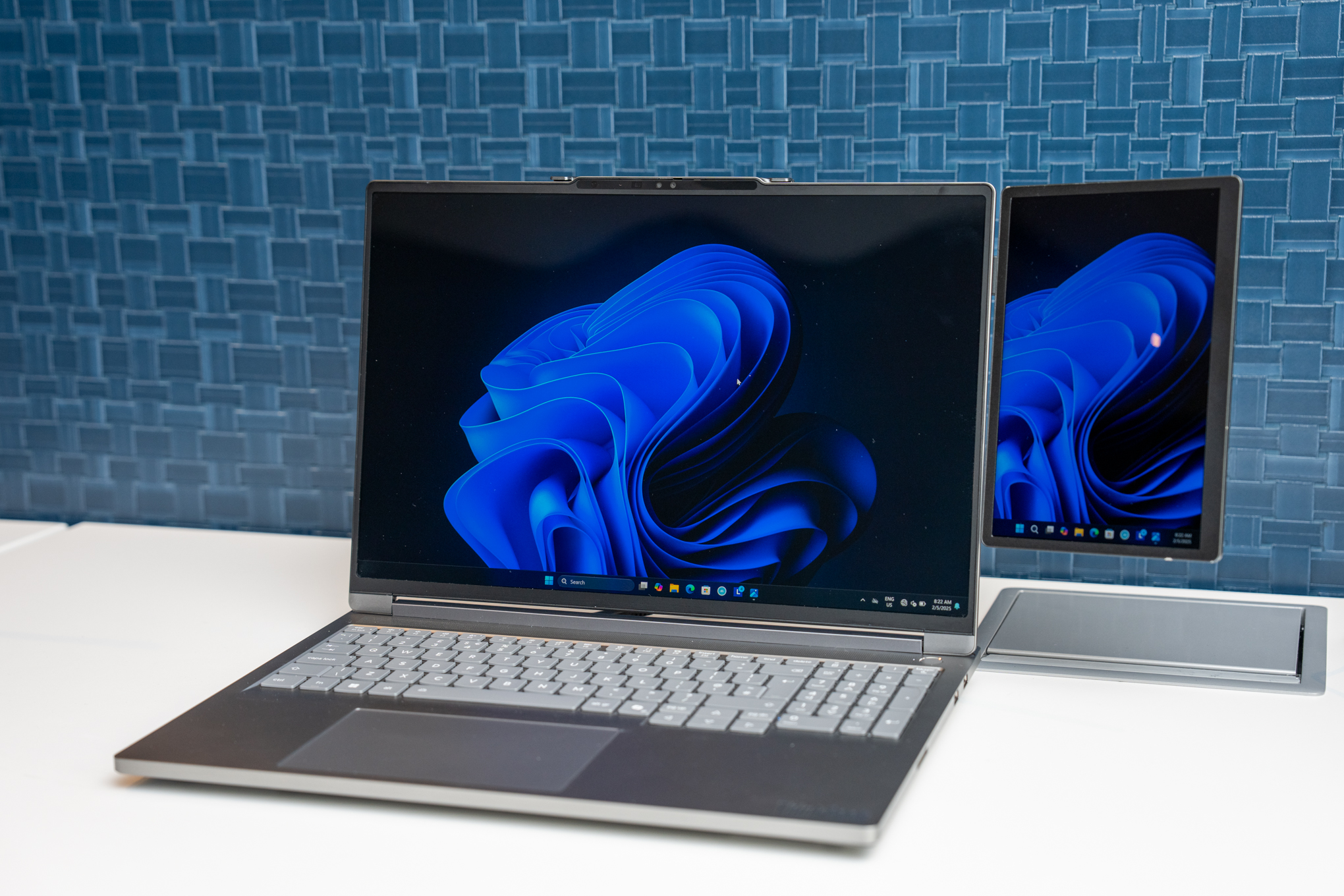 lenovo-gaming-laptop-2d-3d-screen-carbon-fiber-2679.jpeg