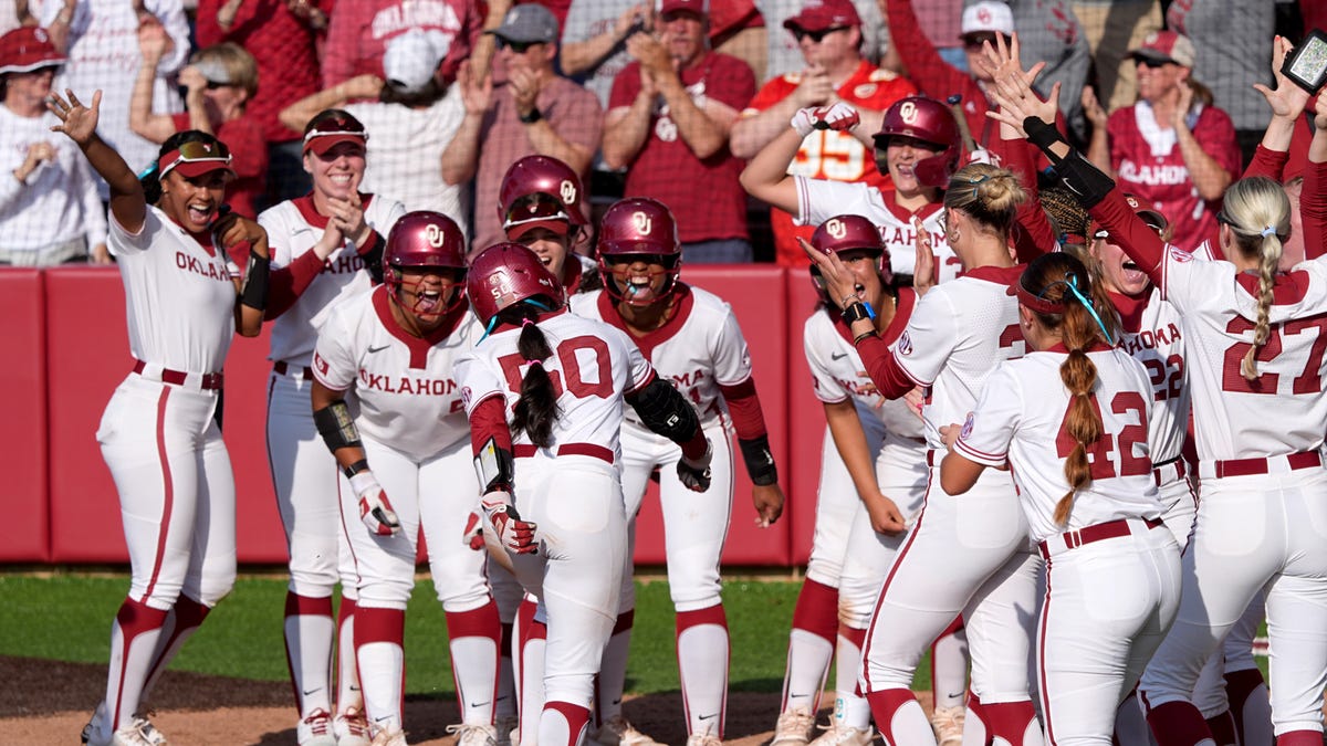 ncaa-softball-selection-show-bracket-0002.jpeg