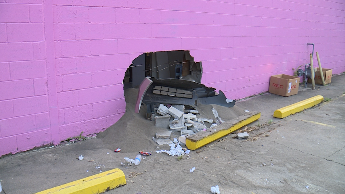 car-crash-on-lomb-avenue-birmingham-4056.png