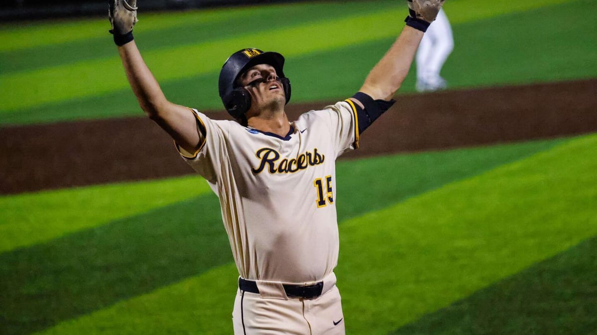 cws-2025-coastal-carolina-beats-arizona-3744.jpeg