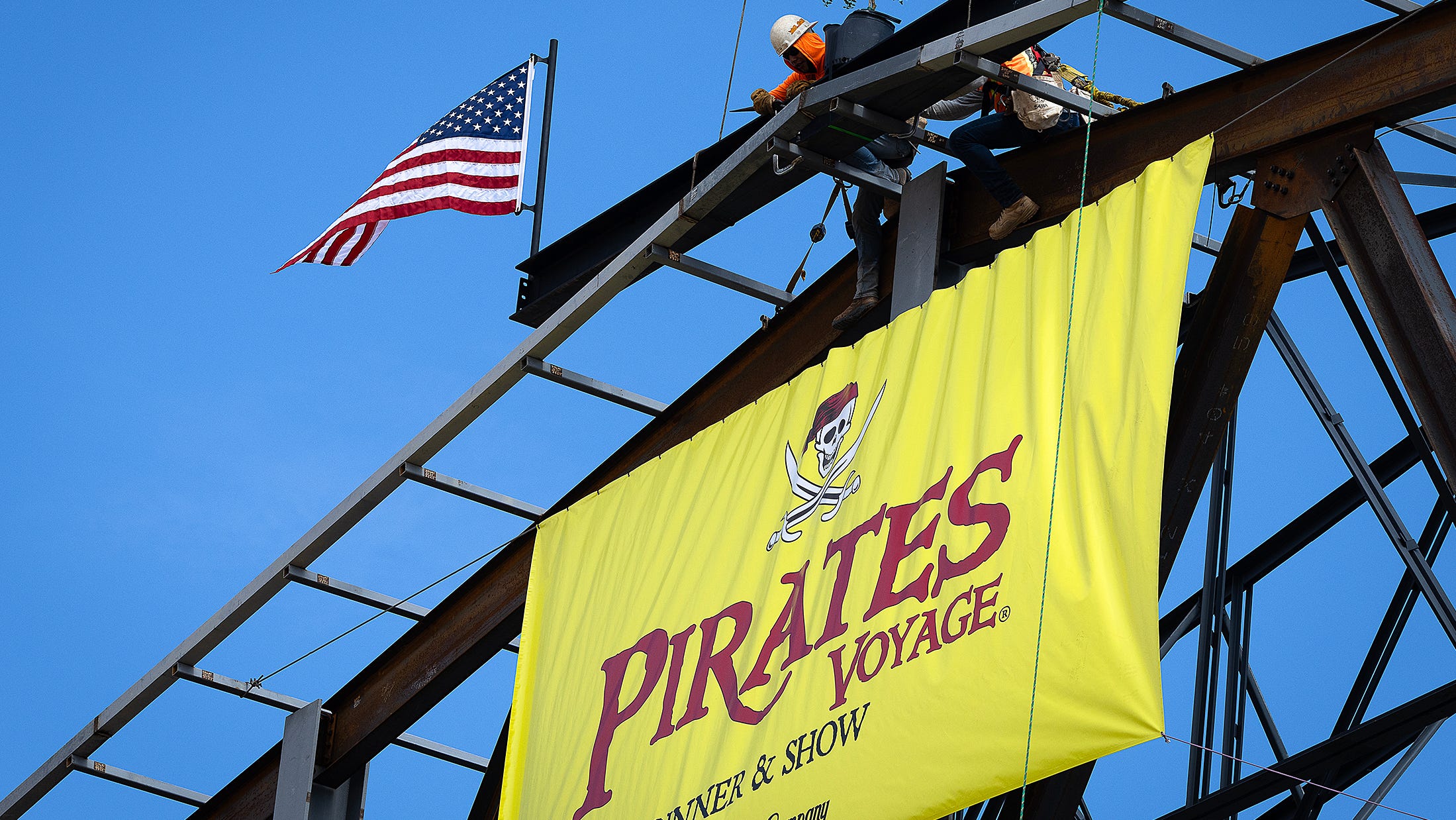dolly-parton-pirates-voyage-opening-2340.jpeg