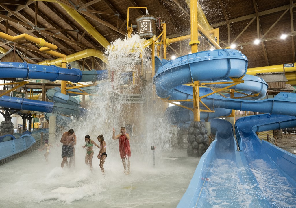 legacy-entertainment-locowaterpark-royal-caribbean-0226.jpeg