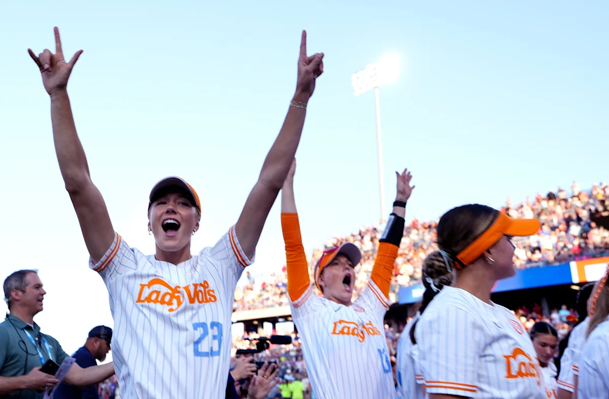 wcws-texas-tech-texas-softball-game3-5276.jpeg