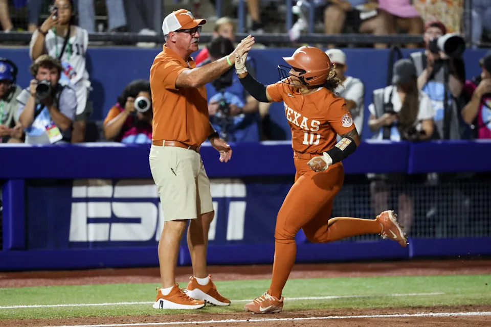 wcws-texas-tech-texas-softball-game3-7375.jpeg