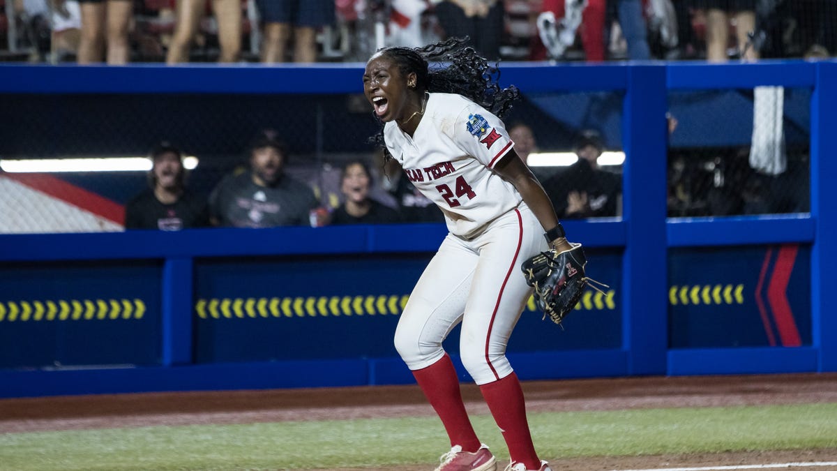 womens-college-softball-world-series-game3-0033.jpeg