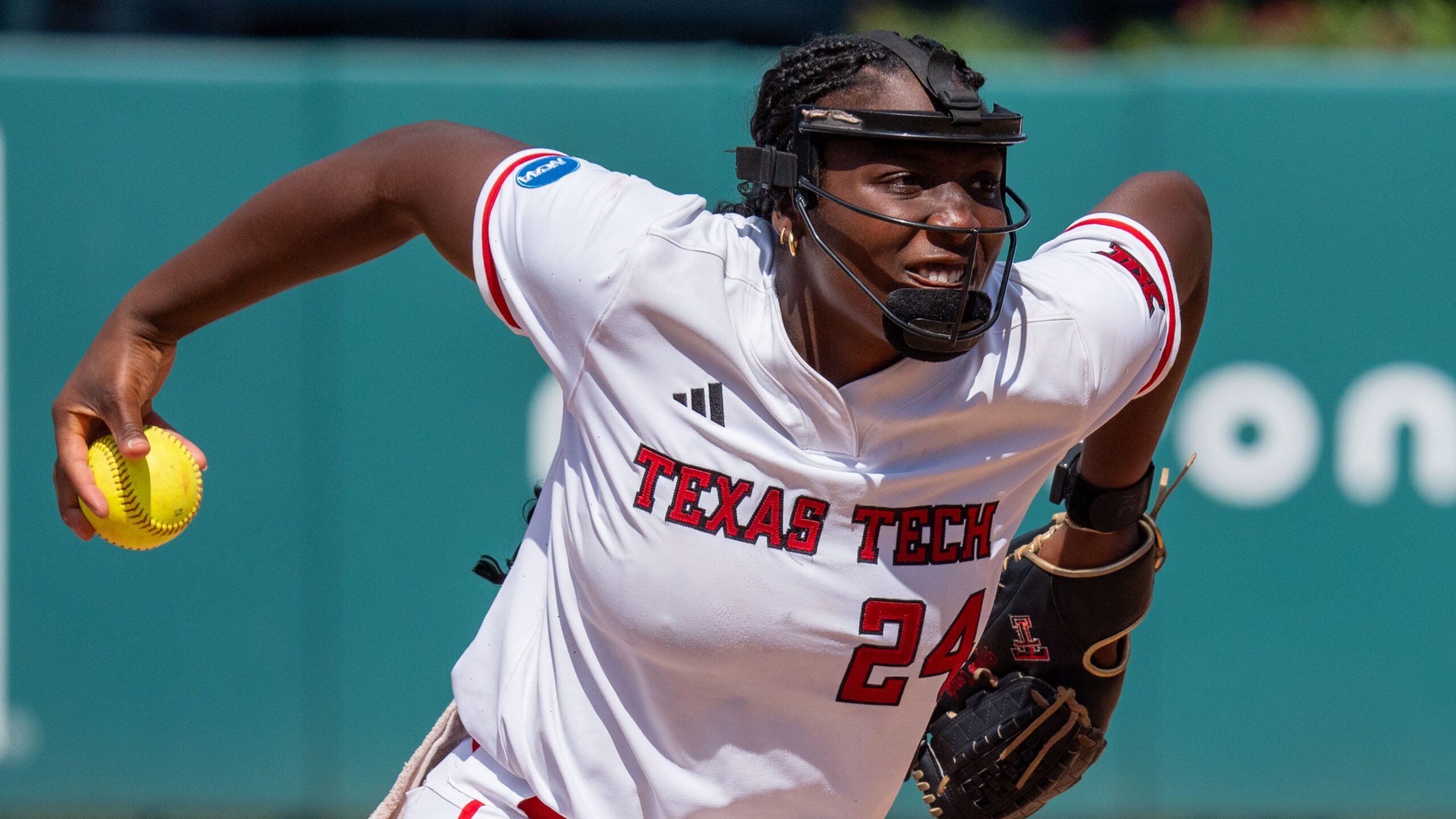 womens-college-softball-world-series-game3-2289.jpeg