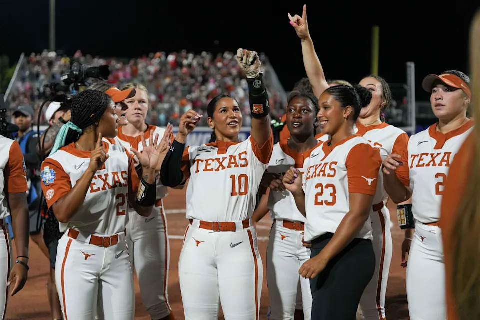 womens-college-world-series-game2-0258.jpeg