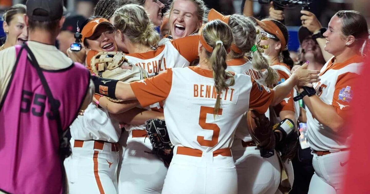 womens-college-world-series-game2-5700.jpeg