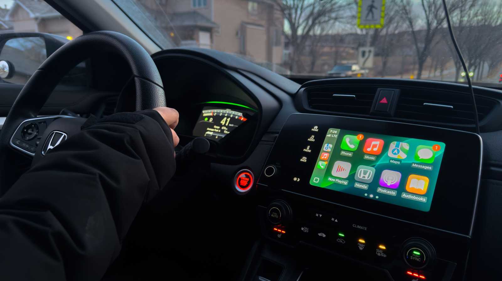 Apple CarPlay Works Offline—But There's a Catch Drivers Miss