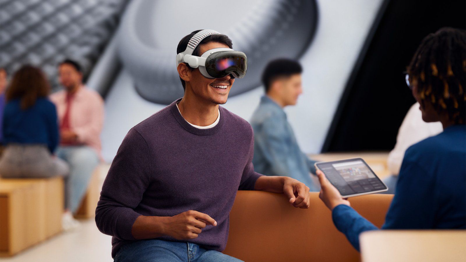 Report: Apple Vision Pro Is Still Failing to Catch On