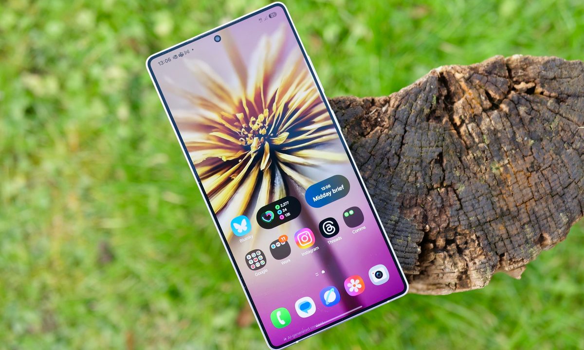 Close-up of Galaxy S26 Ultra panel showing sub-pixel structure