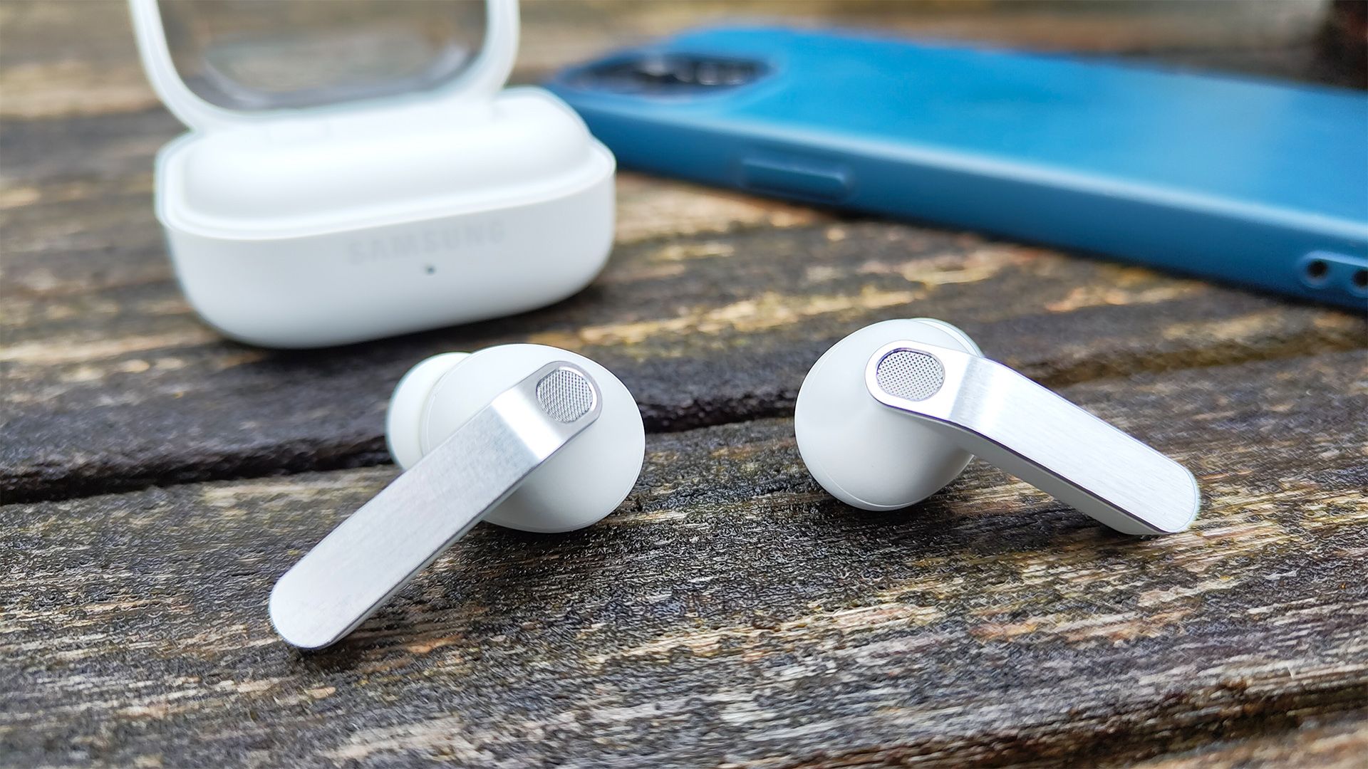 Samsung’s still chasing the AirPods with its new Galaxy Buds 4 and Buds 4 Pro